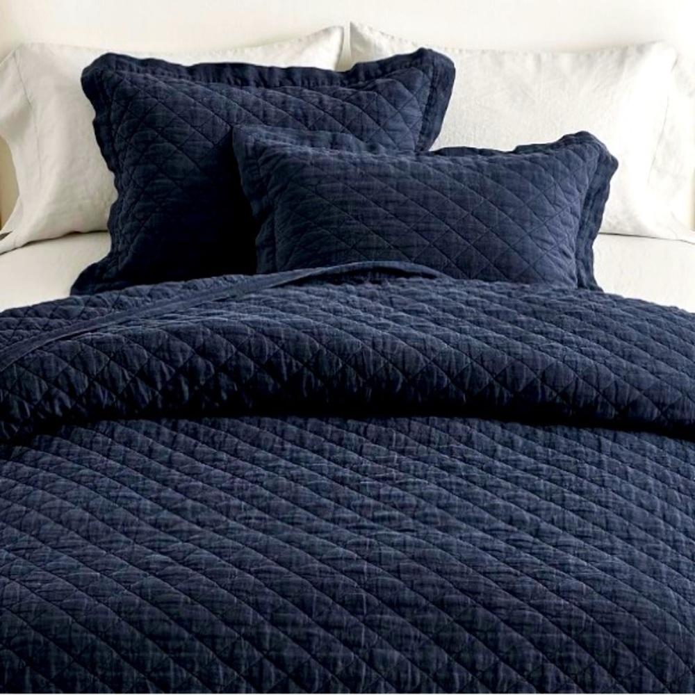 Pottery Barn Belgian Flax Linen Diamond King Quilt & King Shams